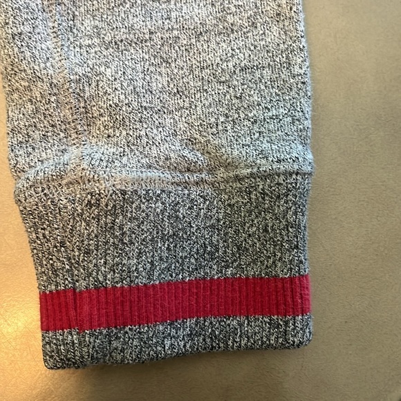 GIRLS ROOTS CHRISTMAS SWEATSHIRT - Picture 6 of 6